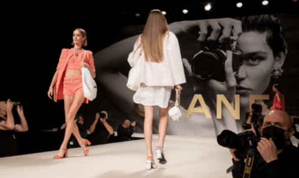 Fashion for Fast-Paced Modern Life